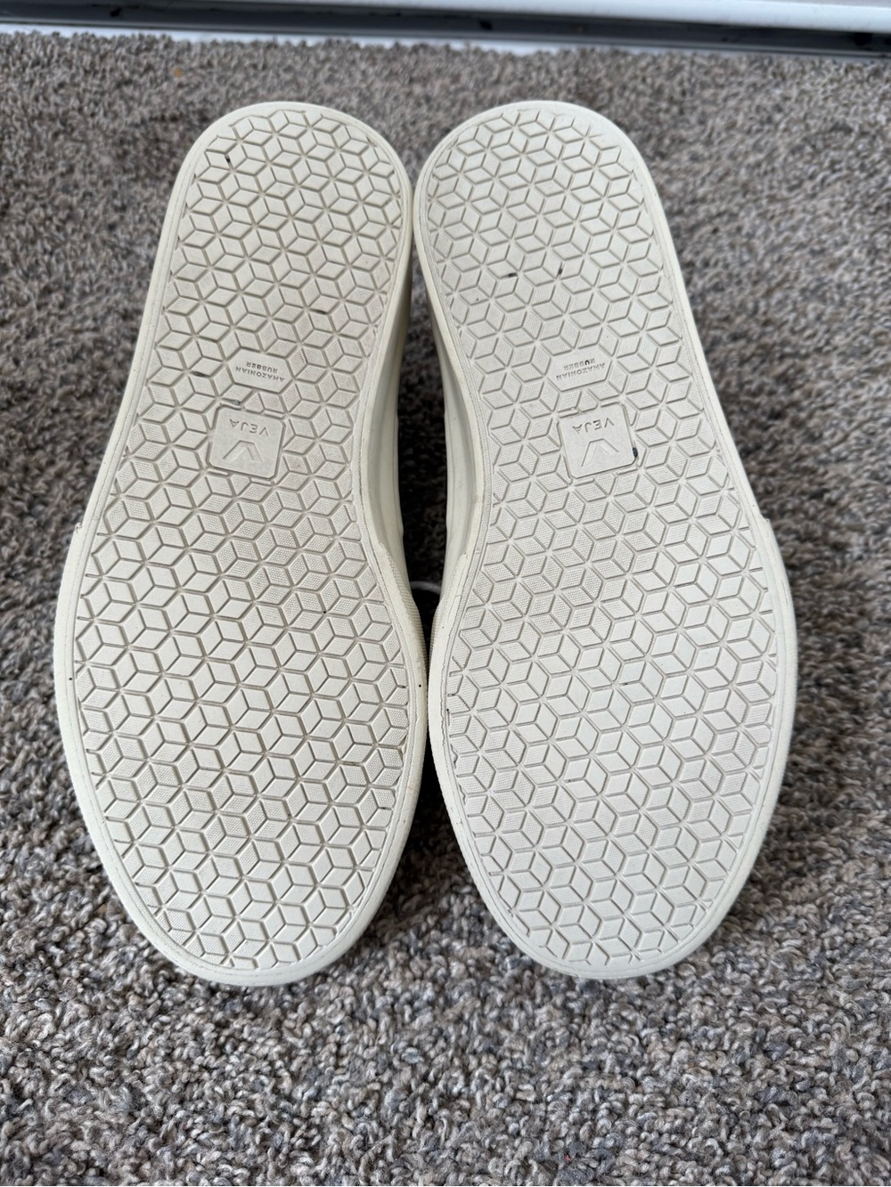 Veja Men’s White Leather Sneakers with Black V Logo - Picture 5 of 6